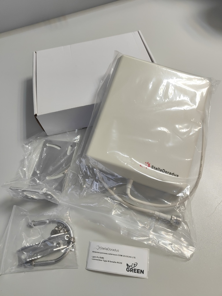 Stella Doradus antenne panneau extérieure GSM 2G/3G/4G LTE - gain 6 à 9dBi - connecteur Type N femelle - montage sur mât